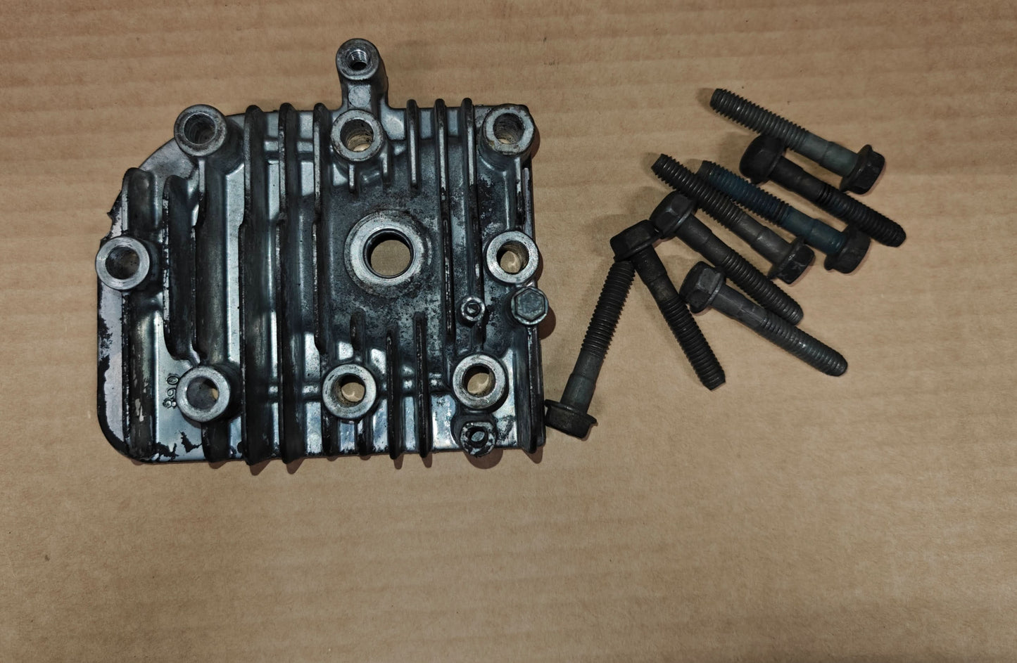 Purkuosa: Sylinterikansi Briggs & Stratton Sprint 375