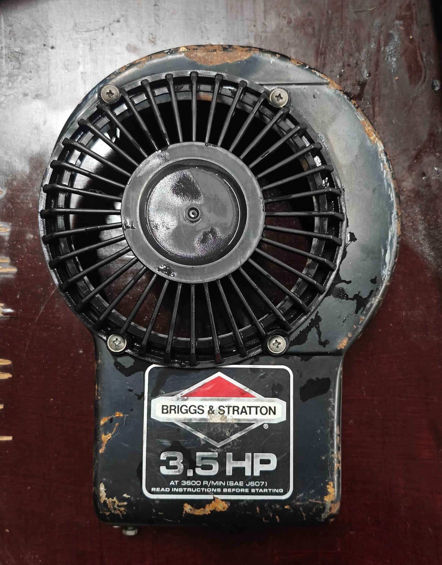 Purkuosa: Tuulettimen kotelo Briggs & Stratton 3.5hp