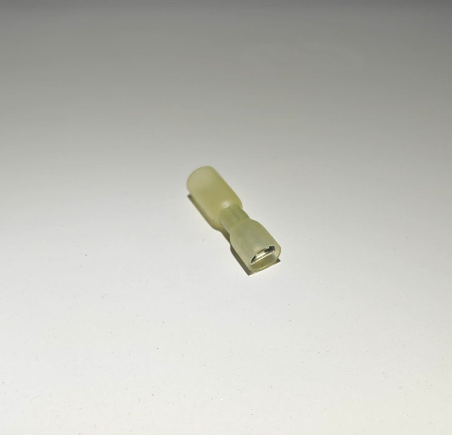 6,3mm Lattaliitin Naaras Keltainen Kutistettava 10kpl